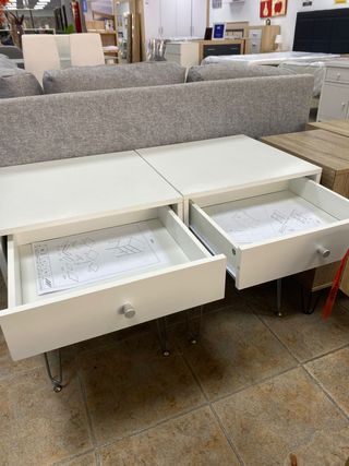 DUO DE MESITAS DE NOCHE NUEVAS BLANCO Y PLATEADO