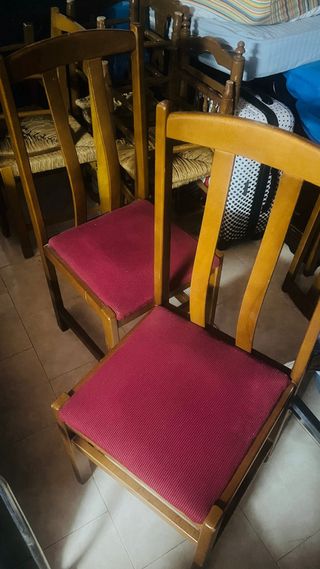 4 Sillas Mazizas rojas + 3 sillas acolchadas
