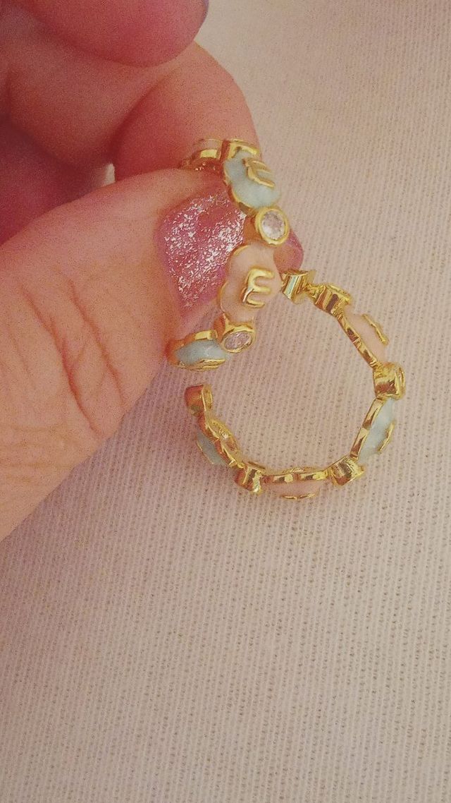 Pendientes dorados iniciales lujo