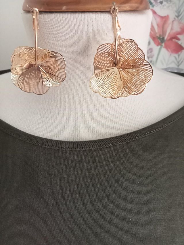 Pendientes aro flor dorados