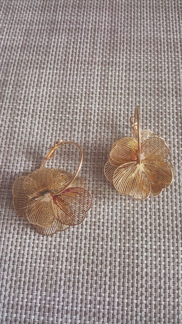 Pendientes aro flor dorados
