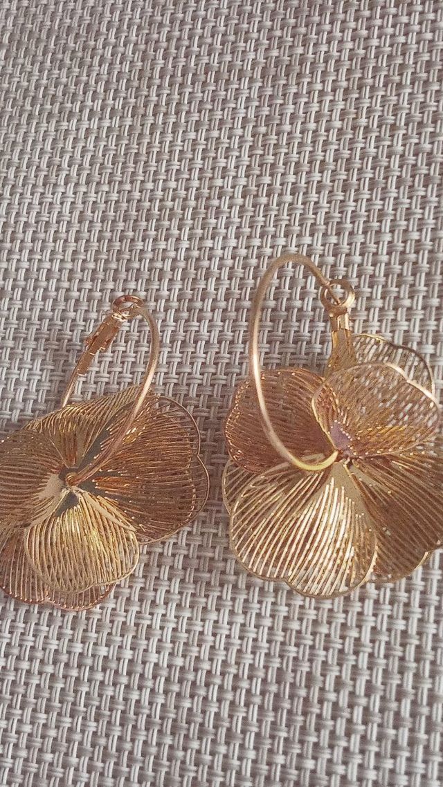 Pendientes aro flor dorados