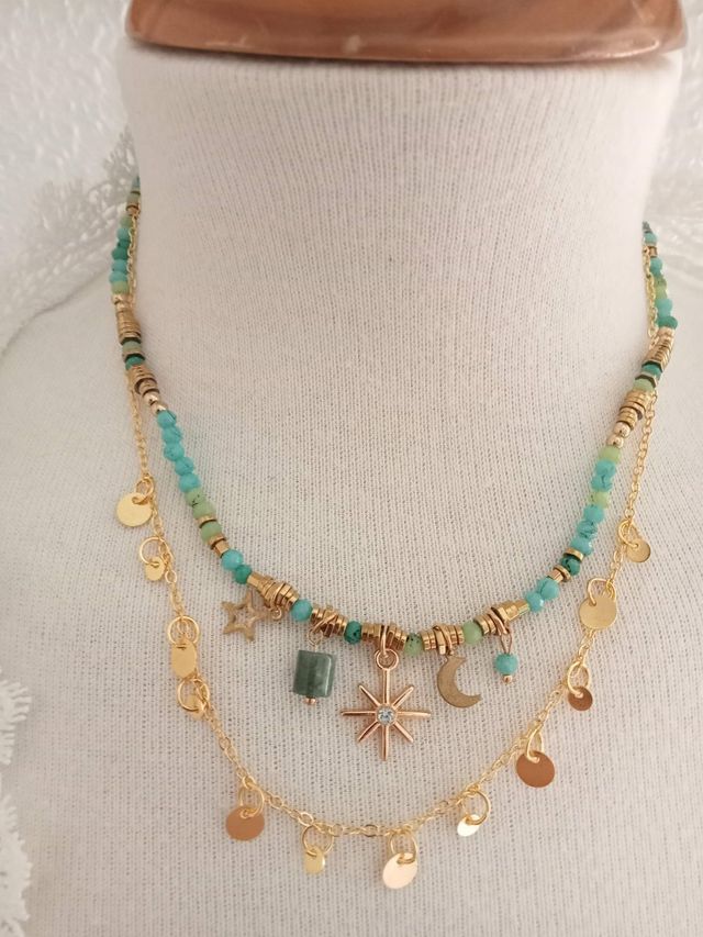 Collares dorados y turquesas
