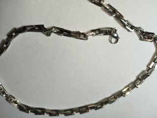 Collana in acciaio a maglie quadrate