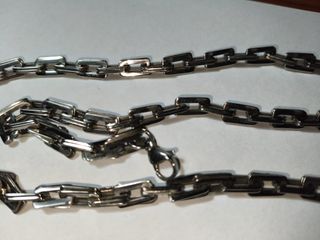 Collana in acciaio a maglie quadrate