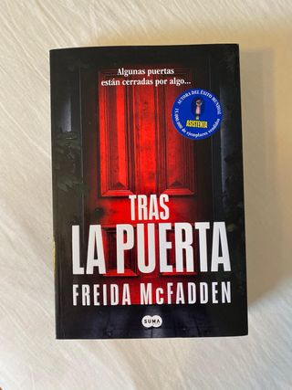 Tras la puerta
