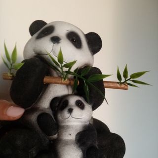 Statuetta Mamma Panda con Cucciolo