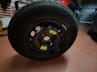 Neumático 215/65R16 Goodyear llanta 4 tornillos 