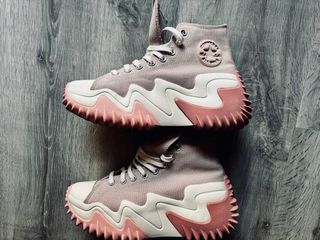 Converse Run Star Hike