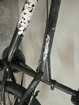 Bicicleta BMX negra