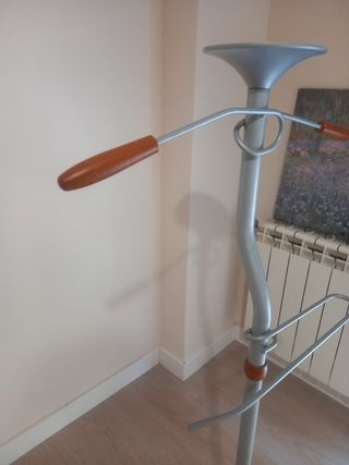 Perchero metálico plateado