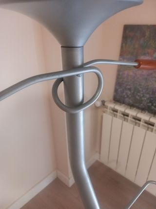 Perchero metálico plateado