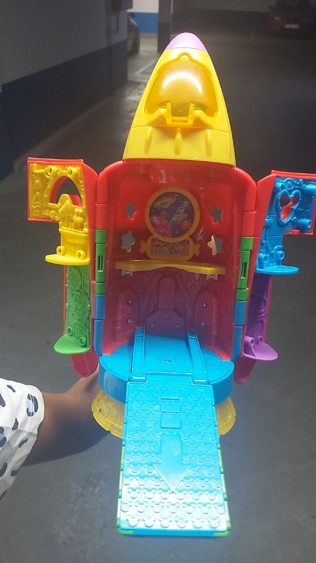 Nave espacial Mickey Mouse