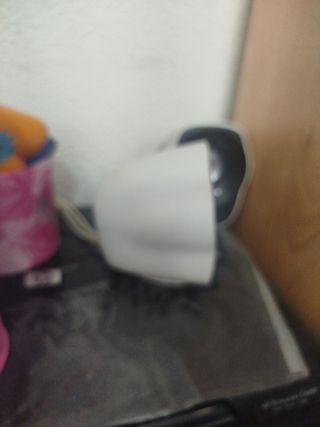 Altavoces PC blancos y negros