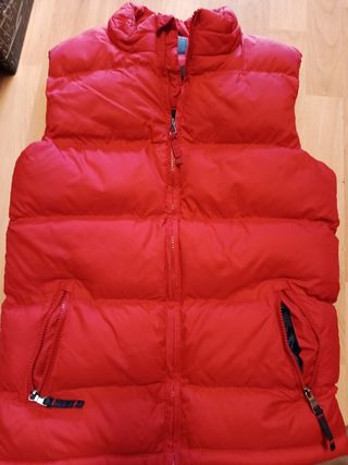 Chaleco acolchado rojo nuevo. 