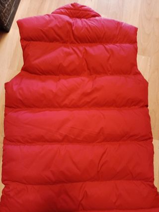 Chaleco acolchado rojo nuevo. 