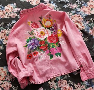 Chaqueta vaquera Levi's pintada a mano