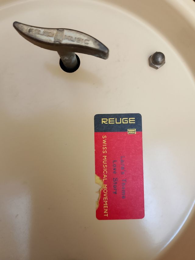 Cigarrera musical porcelana-metal