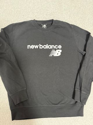 Sudadera New Balance negra