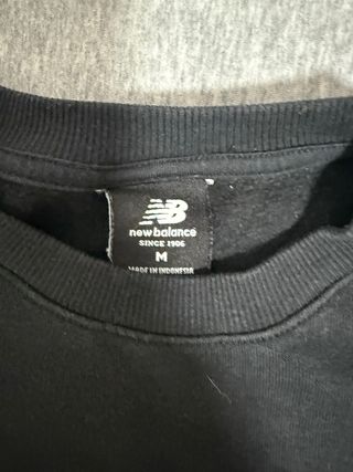 Sudadera New Balance negra