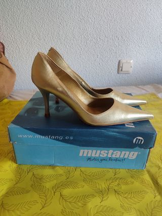 Zapatos marca Cuplé dorados 38