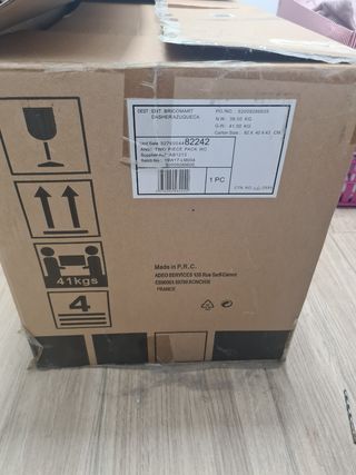 Inodoro nuevo. En su caja original, no se ha sacad