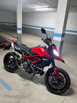 Ducati Hypermotard 950 roja NUEVA