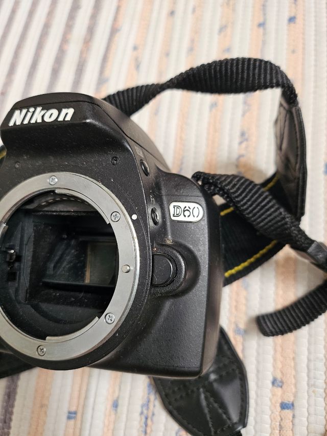 Câmera Nikon D60 peças ou reparação