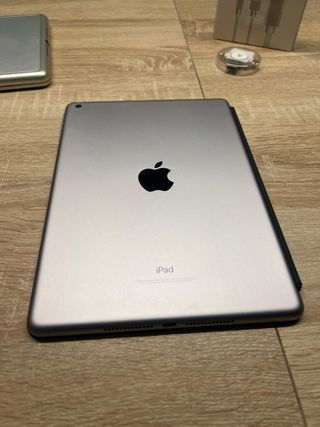 iPad 6a gen 32 GB + funda teclado + adaptador HDMI