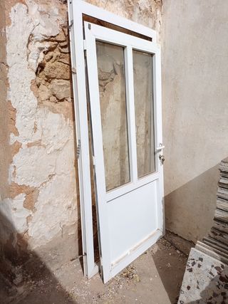 Puerta aluminio blanca usada
Medida marco 1,70x85