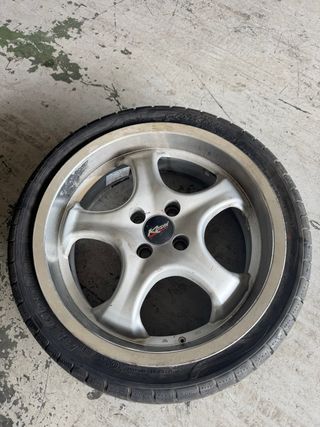 Llanta Kosei 17" usada