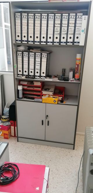 Conjunto de muebles de despacho completo.