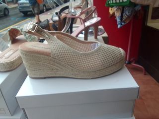 Cuña beige talla 37 - Ideal