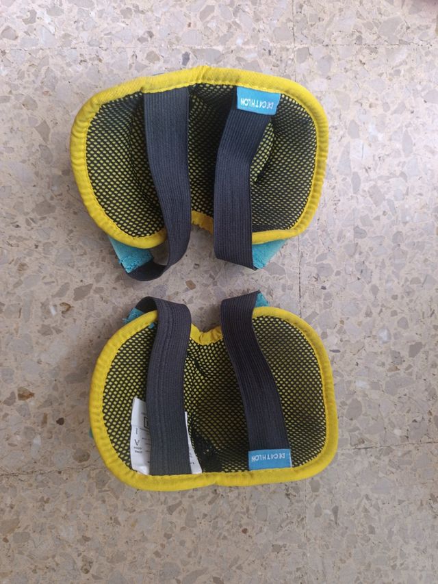 Rodilleras Decath  y coderas y casco  36-39 cm