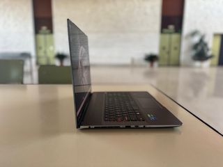 Computer portatile MSI Creator z16 grigio