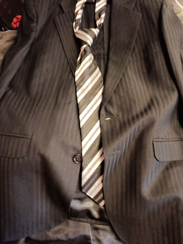 Traje negro raya diplomática