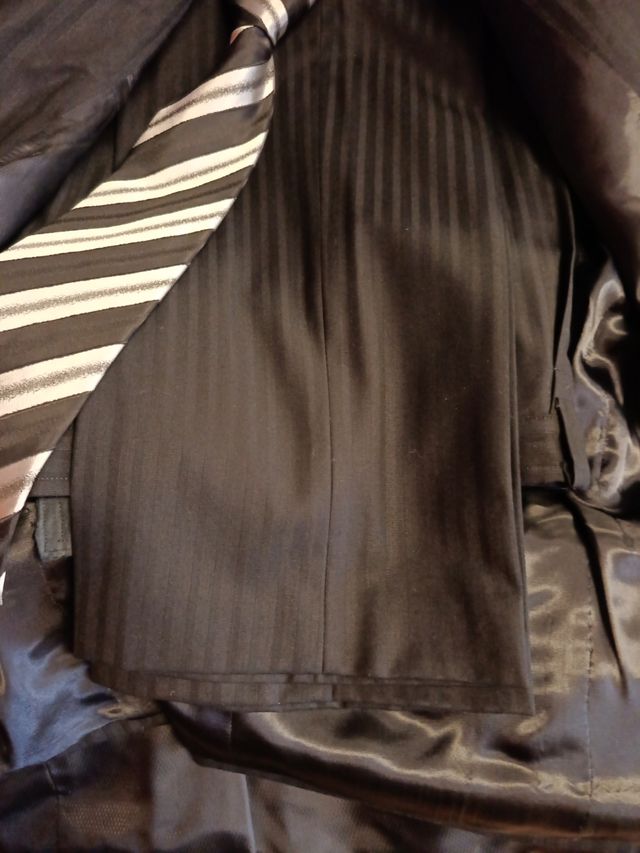 Traje negro raya diplomática