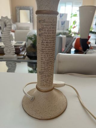 Lámpara cerámica beige y dorada