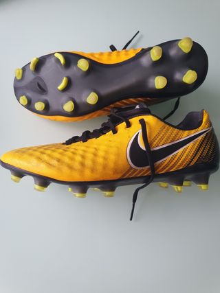 Botas fútbol Nike amarilla