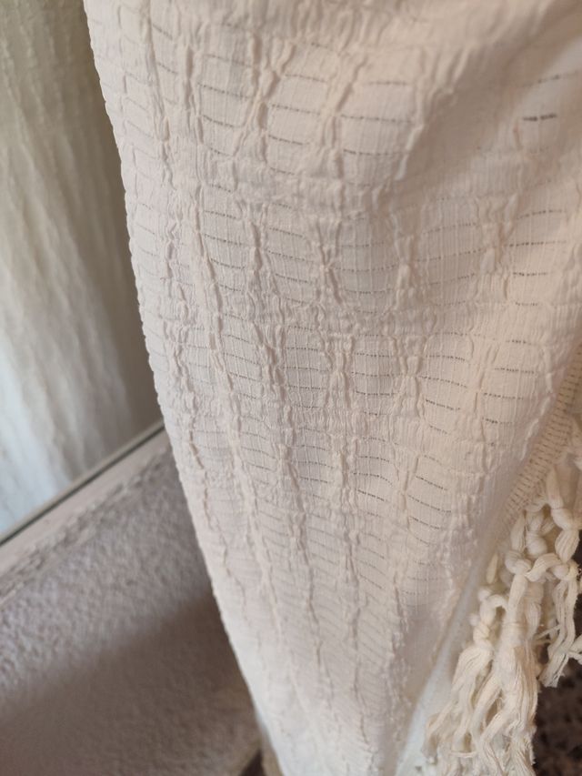 Falda blanca- abertura lateral