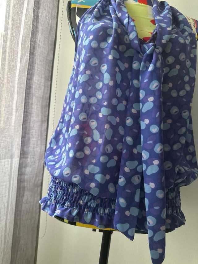 Top azul y morado con lazo