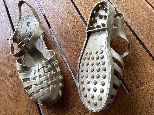 Sandalias doradas Mary Paz