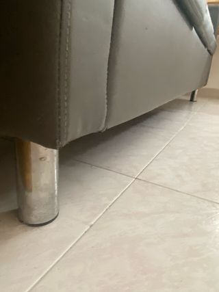 Sofá sencillo y moderno de 3 plazas gris
