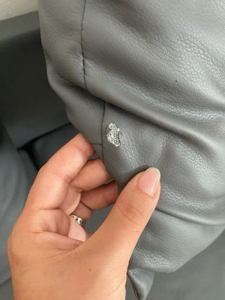 Sofá sencillo y moderno de 3 plazas gris