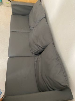 Sofá sencillo y moderno de 3 plazas gris