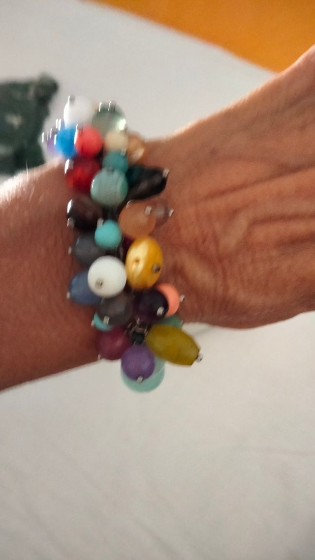 Braccialetto colorato con perline
