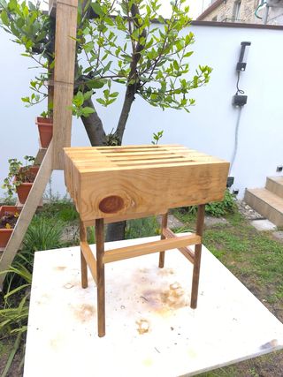 Taburete rústico de madera