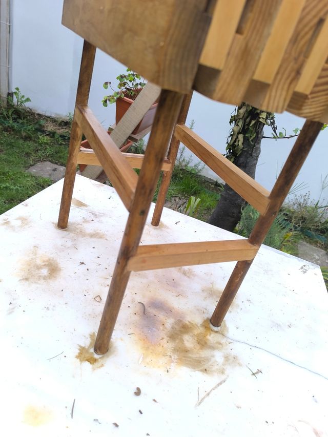 Taburete rústico de madera