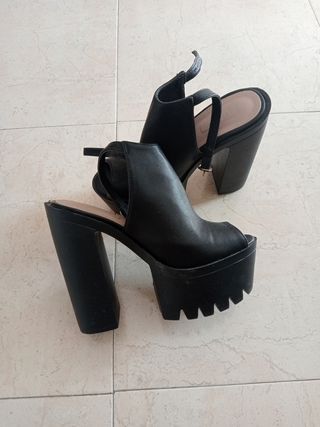 Zapatos plataforma negros, solo un uso ,nuevos.