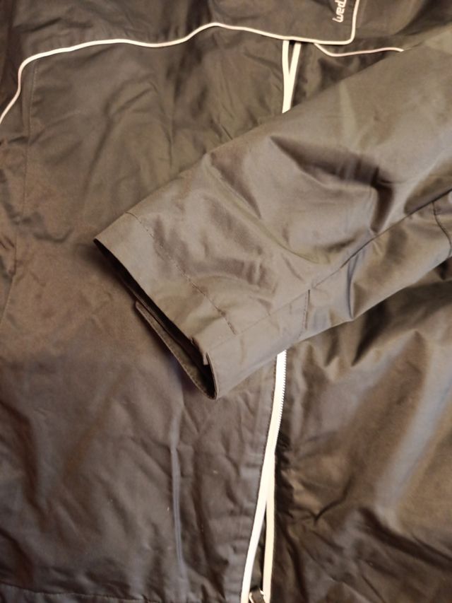 Cazadora Wedze negra.